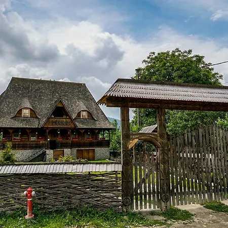 Guest house Casa Chira 3*